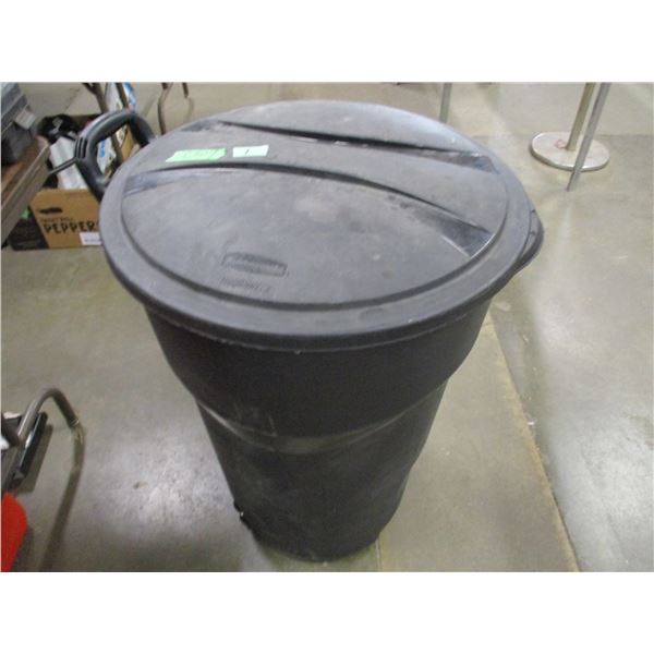 RUBBERMAID GARBAGE CAN WITH LID (ON WHEELS/32 GALLON)