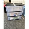 Image 1 : Storage bin and content