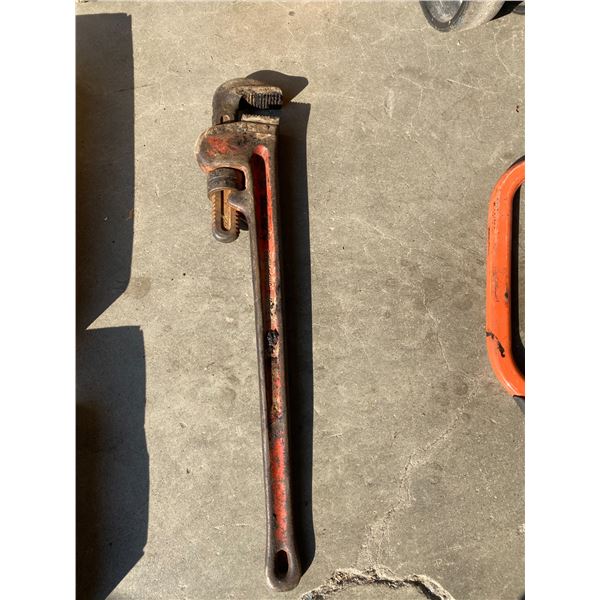 Large pipe wrench