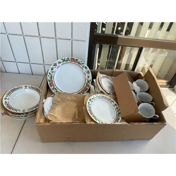 8 piece Christmas dish setting