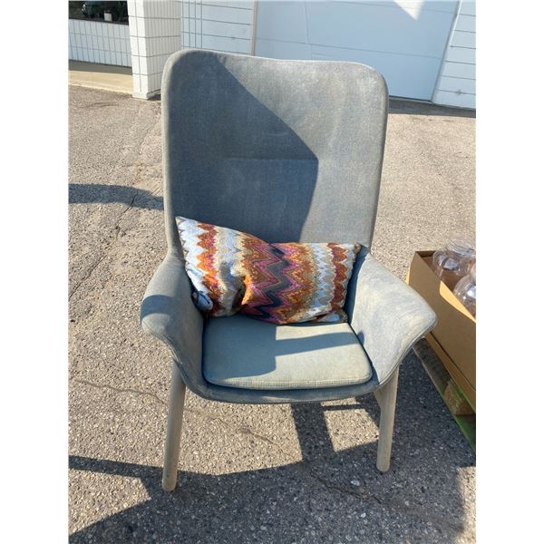 Accent chair