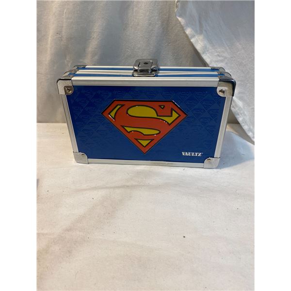 Vaultz Superman case no key