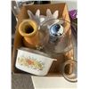 Image 1 : Kitchen items and decor