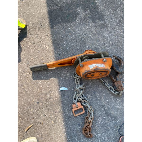 Lever chain hoist