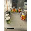 Image 1 : Glass jars and pepper decor