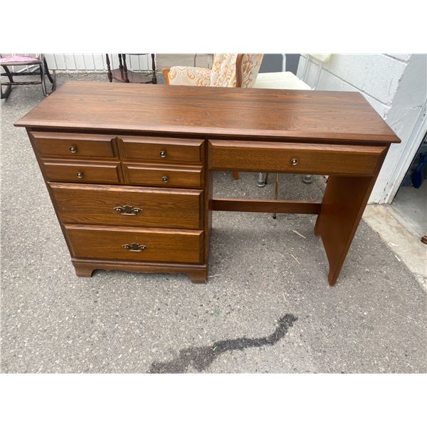 De Fehr furniture desk