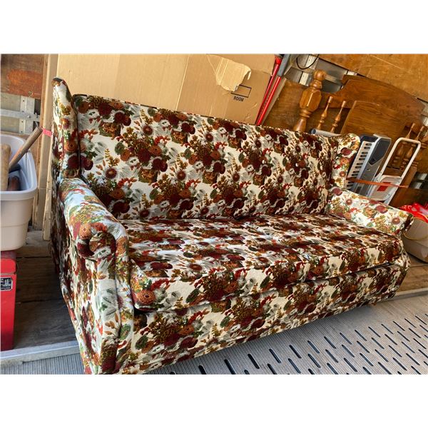 Vintage love seat hideabed in amazing shape!