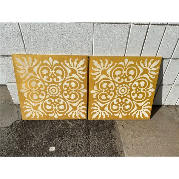 2 wall hangings