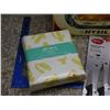 Image 3 : Lot of 4 Household Goods Chicken EasyRoast Baking Dish Roaster Knife Sets and Microfibre Sheets