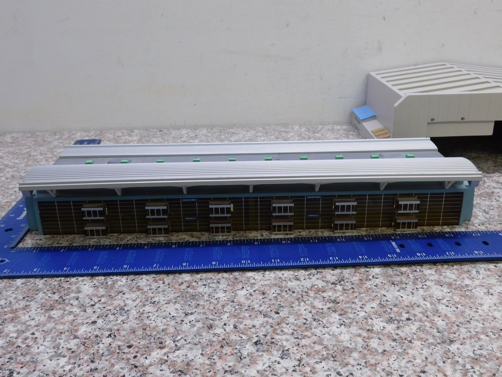 1/500 Scale Airport Hangar 1 Herpa Scenix Series Scale Miniatures