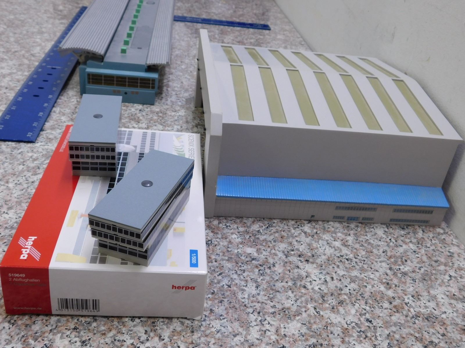 1/500 Scale Airport Hangar 1 Herpa Scenix Series Scale Miniatures