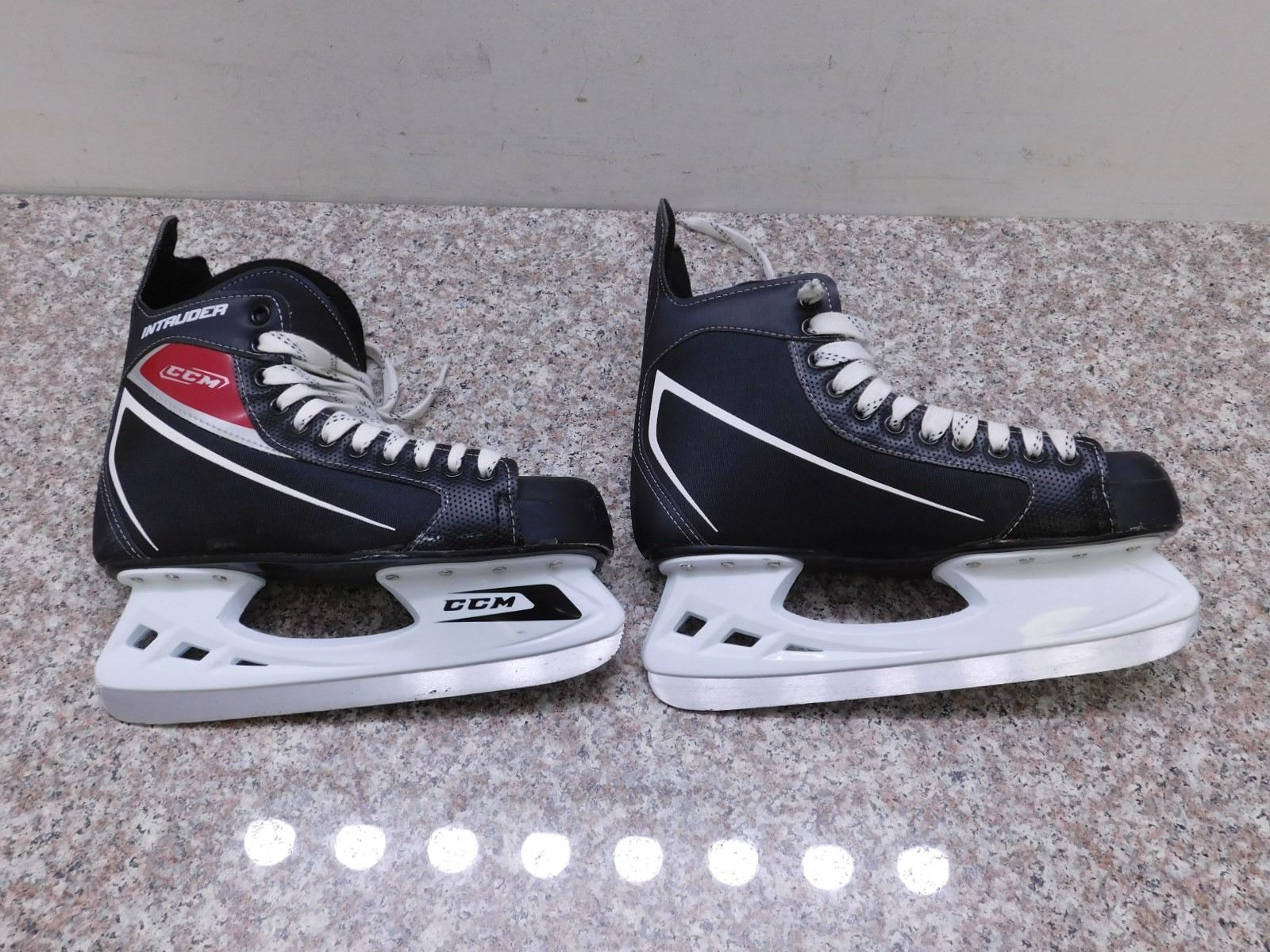 Men's Ice Skates Size 8 CCM Intruder