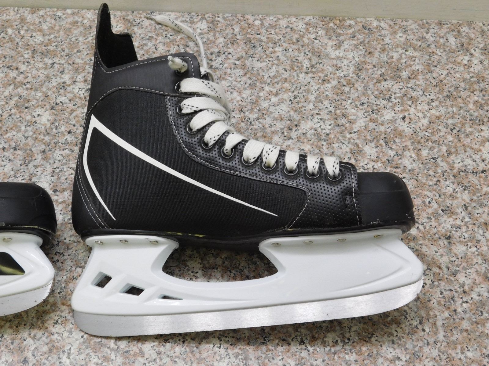 Men's Ice Skates Size 8 CCM Intruder