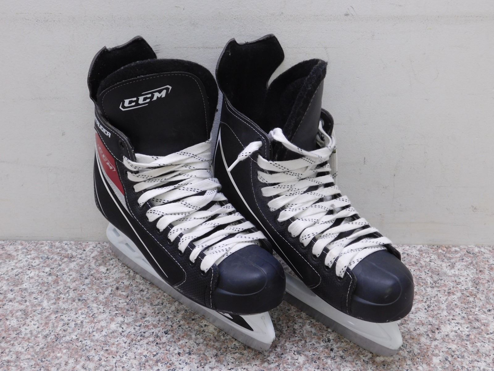 Men's Ice Skates Size 8 CCM Intruder