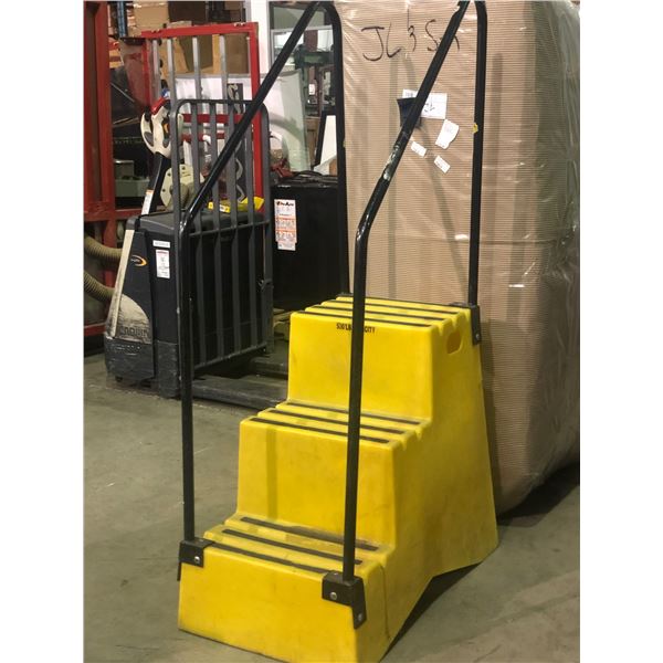 3-step step ladder w/ railings