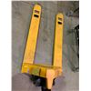 Image 2 : Uline - standard fork pallet truck / pallet jack