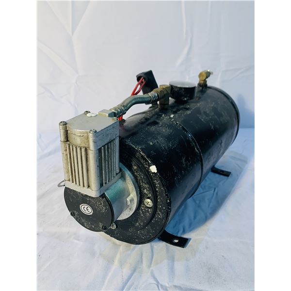 Hand Mixer Immersion blender & Complete set of Air Horns w/air compressor system