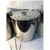 Image 3 : Group of 3 assorted sizes stainless steel kitchen containers
