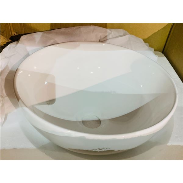 Vago glass vessel sink model VG07043 w/exterior wall light