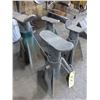 Image 1 : 4- Steel stands