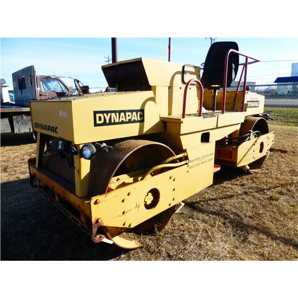 Dynapak double smooth drum roller, 55", running, rear roller vibrates, showing 964hrs, No visible SN