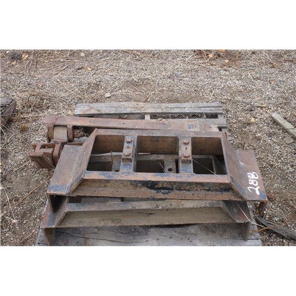 Telescopic hoist saddles