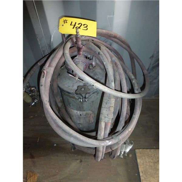 Paint pot c/w hose & nozzle