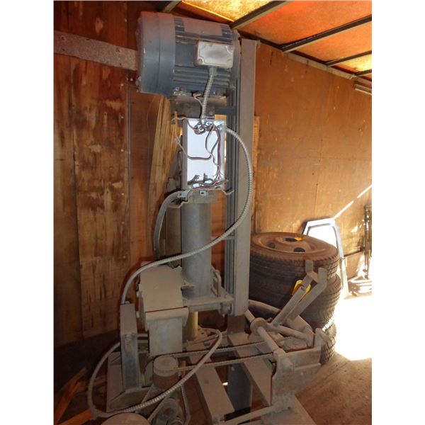 Wood notching machine