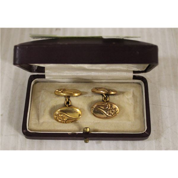 SET OF CUFFLINKS IN BOX