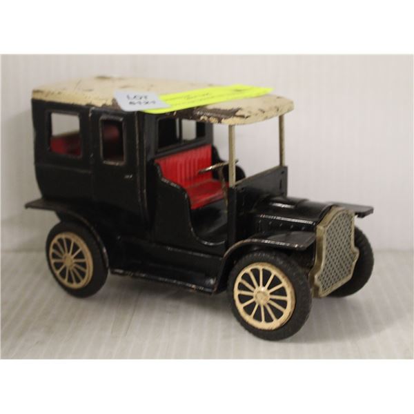 TIN TOY CAR MADE IN JAPAN