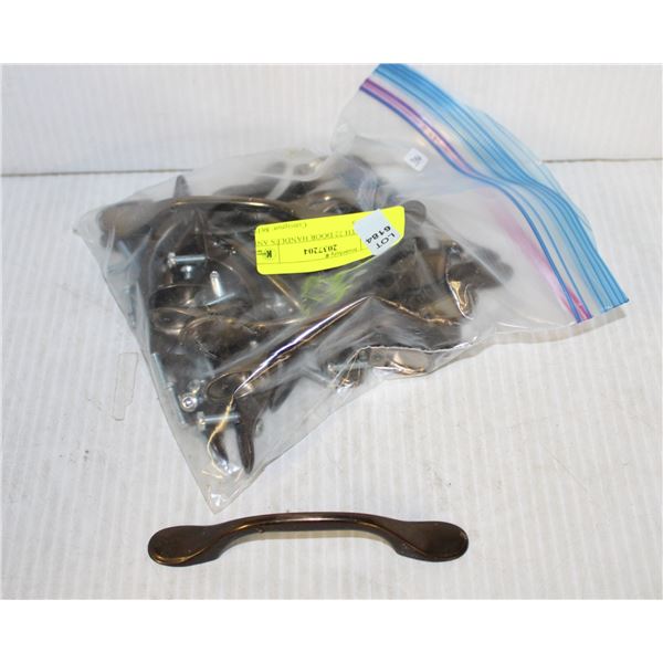 BAG WITH 22 DOOR HANDLES AND SCREWS