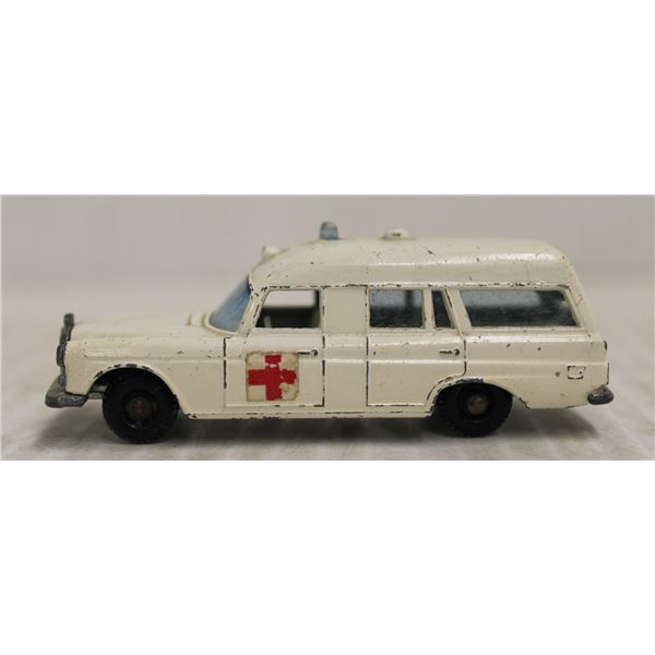 LESNEY MATCHBOX MERCEDES AMBULANCE