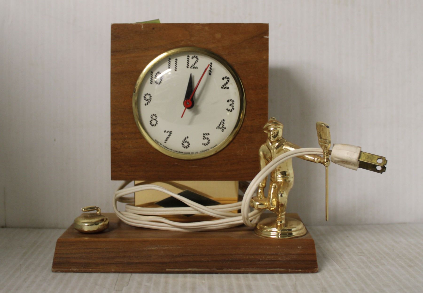 VINTAGE ELECTRIC CURLING TROPHY CLOCK