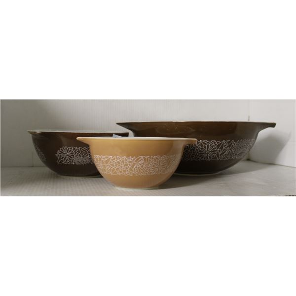 SET OF 3 PYREX BOWLS