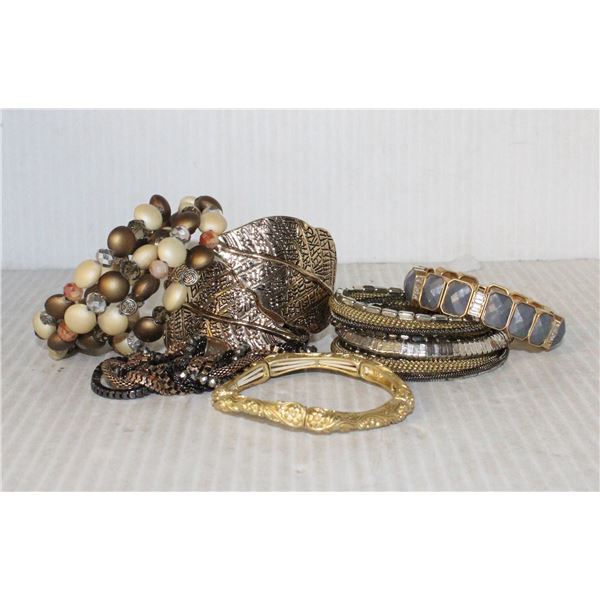 SIX BRACELETS GOLD COLORED