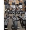 Image 2 : LIFE FITNESS CLSX COMMERCIAL ELLIPTICAL CROSS TRAINER WITH DIGITAL DISPLAY 32 PIN IPOD PORT, 16"