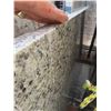 Image 8 : 6 Bar/Island Cut Granite
