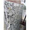 Image 8 : 7 Bar/Island Cut Granite