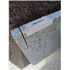 Image 8 : 9 Bar/Island Cut Granite