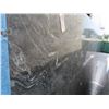 Image 8 : 6 Bar/Island Cut Granite