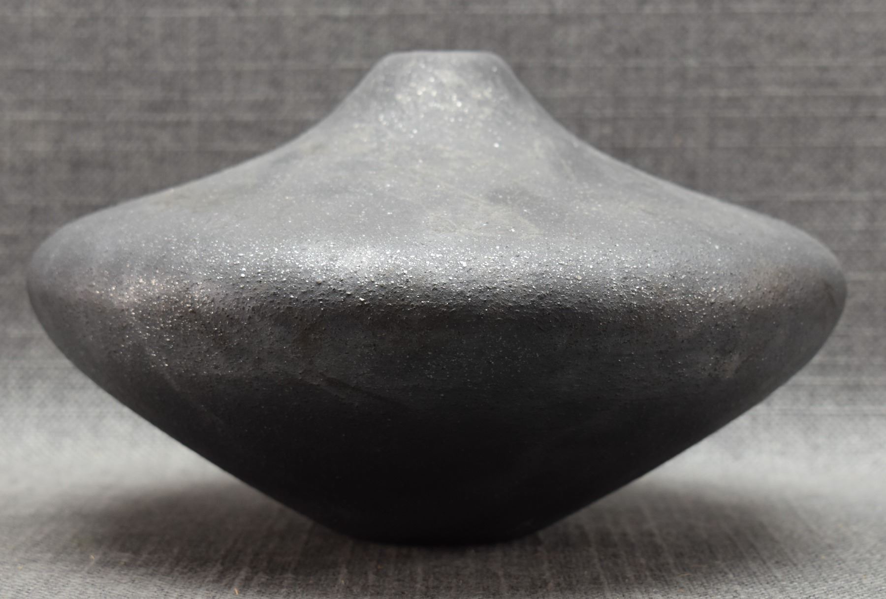 KICKAPOO INDIAN POTTERY VASE ( PAHPONEE)