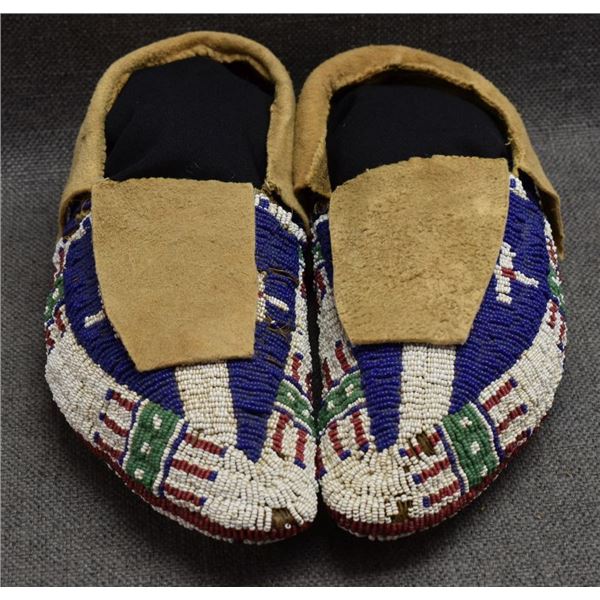 SIOUX INDIAN MOCCASINS