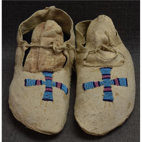 CROW INDIAN MOCCASIN'S
