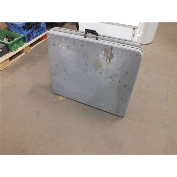 2 Fold- Up 6ft Tables