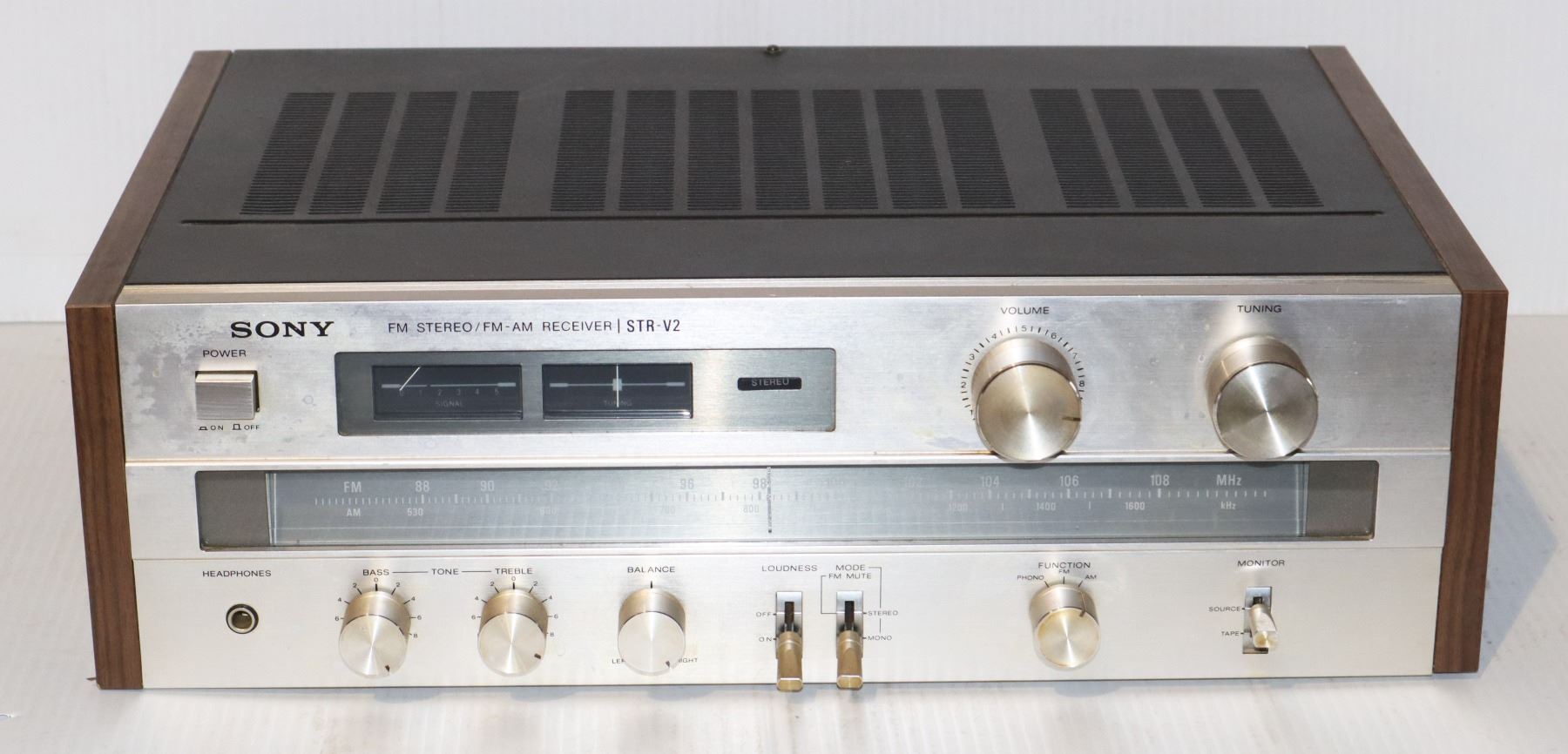 VINTAGE SONY AM/FM RECEIVER MODEL STR-V2