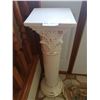 Image 1 : Porcelain Corinthian Style Creek Column
