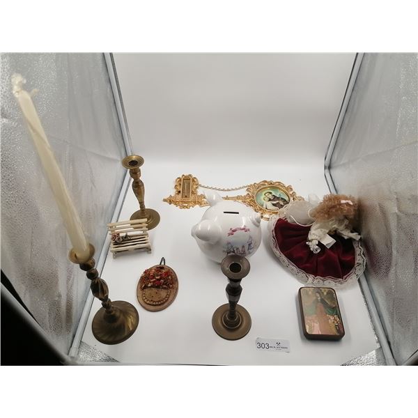 Assortment of Home Decor Pieces