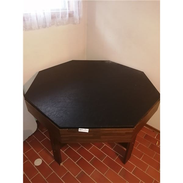 Octagonal Bumper Pool Table w/ Cover