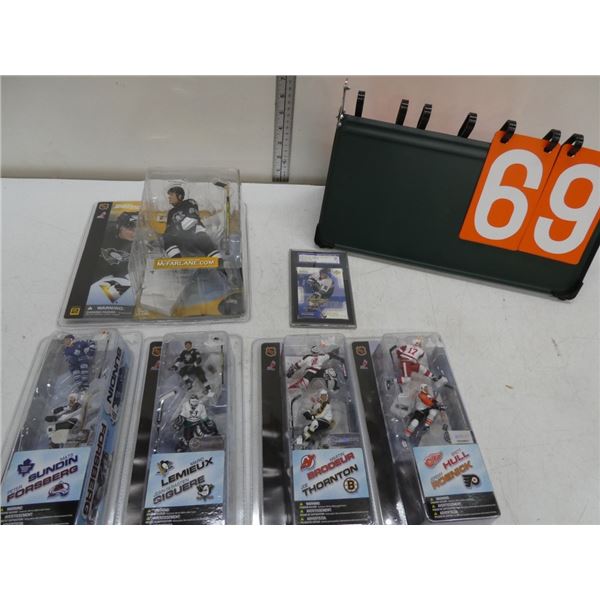 hockey figurines
