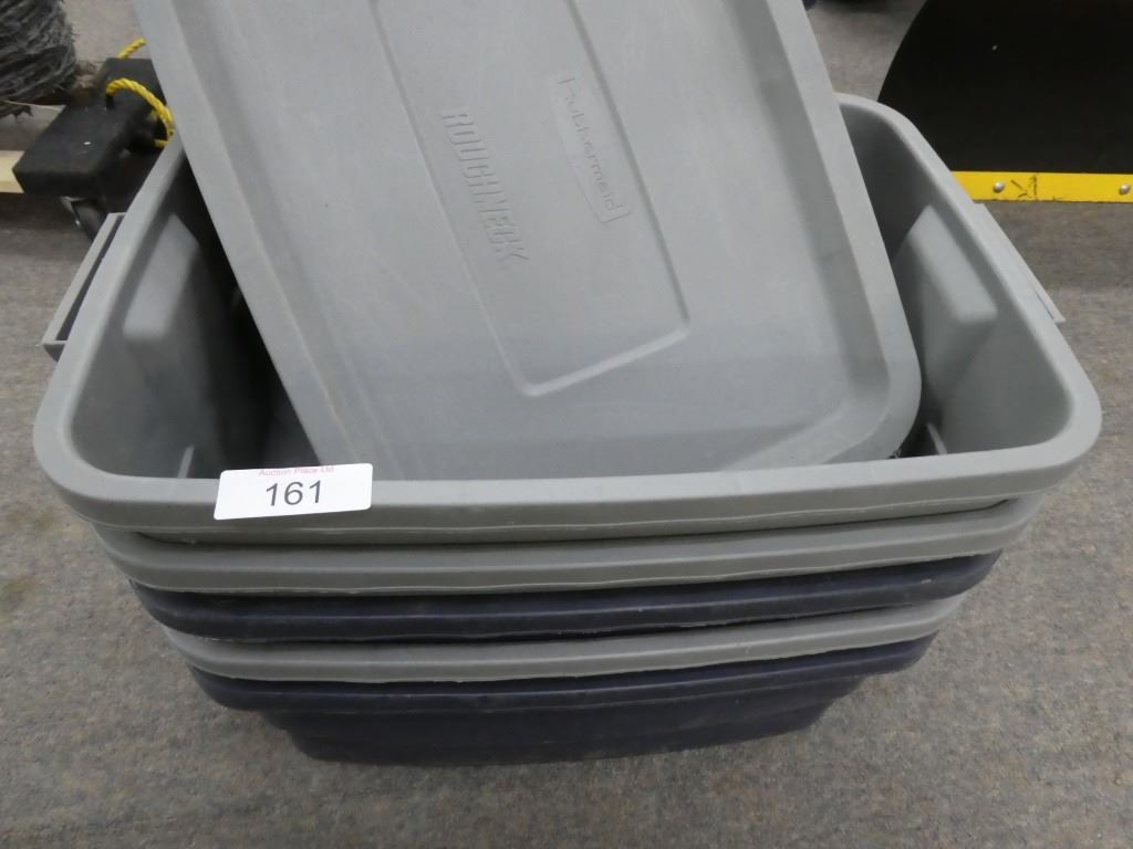 5 Rubbermaid Roughneck plastic totes w/ lids